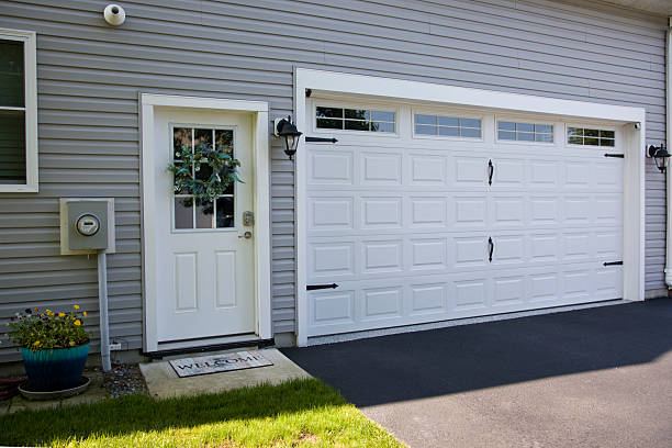 24/7 Emergency Garage Door Panel Replacement experts in Mound City, MO